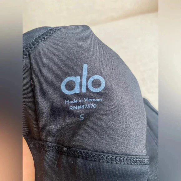 ALO Yoga Emulate Sports Bra in Dark Navy Size Small - Picture 3 of 5